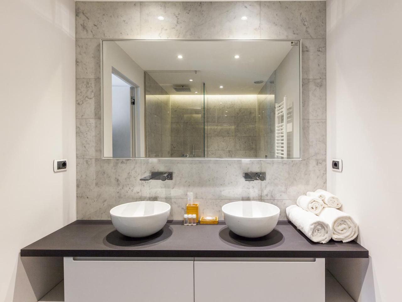 easyhomes-Duomo Suites&Apartments Milano Eksteriør billede
