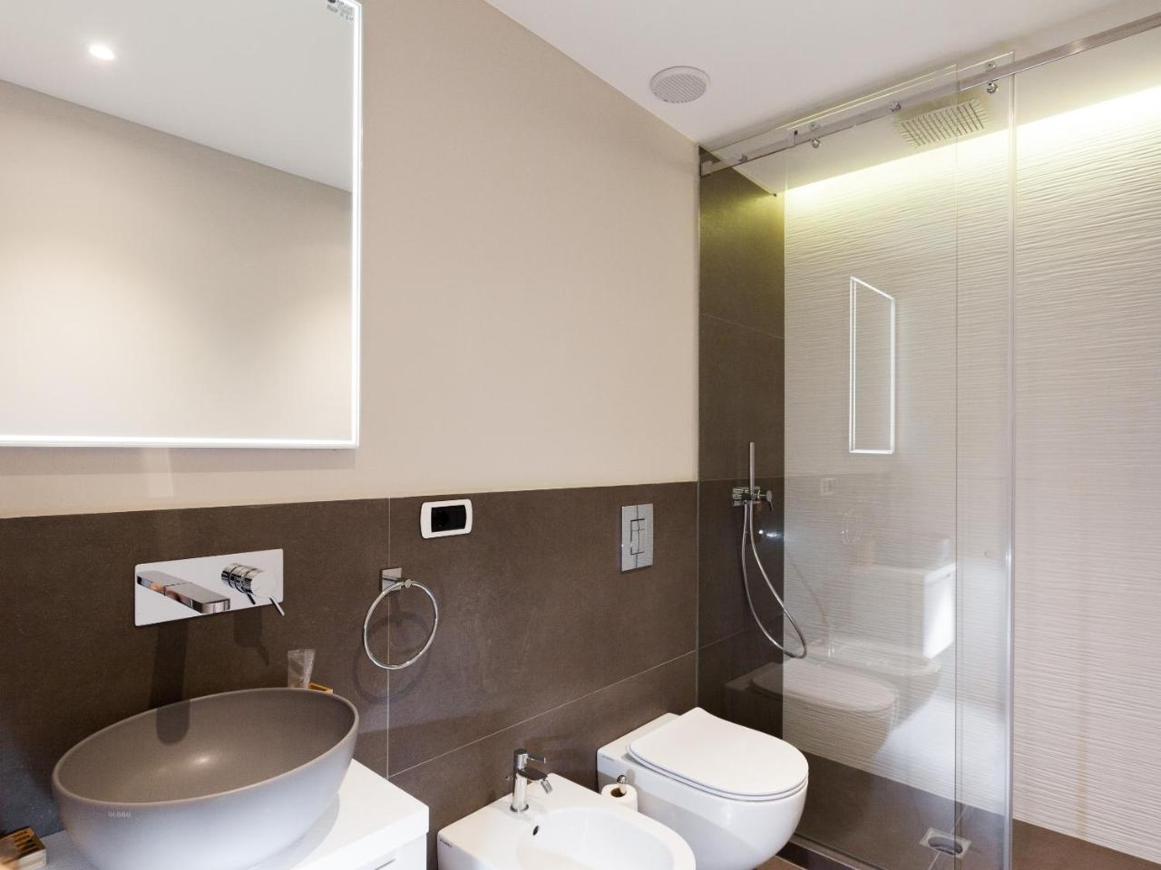 easyhomes-Duomo Suites&Apartments Milano Eksteriør billede